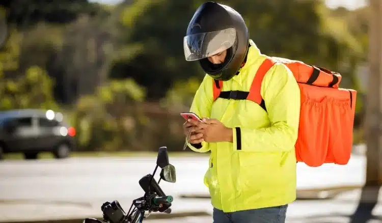 Serviço de Entrega de Moto boy com Moto de Corrida e Entregador