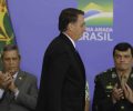 O presidente Jair Bolsonaro, participa de cerimônia de cumprimentos aos oficiais-generais promovidos. Ao fundo, o ministro da Defesa, Braga Neto e o comandante do Exército, Paulo Sérgio Nogueira