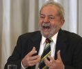 BRA84. SAO PAULO (BRASIL), 20/09/2016.- Fotografía de archivo del 28 de marzo de 2016 del expresidente de Brasil Luiz Inácio Lula da Silva en Sao Paulo. El juez responsable por la investigación del gigantesco escándalo de desvíos en la petrolera brasileña Petrobras aceptó hoy, 20 de septiembre de 2016, los cargos por corrupción y lavado de dinero formulados contra Lula da Silva y lo convirtió por primera vez en reo en el histórico proceso. El juez federal Sergio Moro aceptó la denuncia formal presentada la semana pasada por la Fiscalía contra Lula, a quien acusa de haber recibido favores de una de las empresas beneficiadas por los desvíos en la petrolera estatal, según la decisión divulgada por su juzgado. EFE/Sebastião Moreira